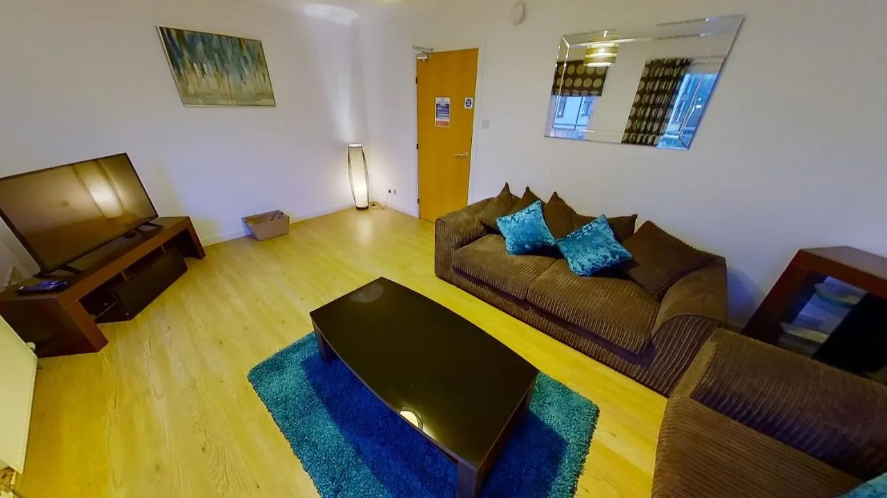 Orange Town House - Shaw Road, Only 6 Minutes To City Centre Aberdeen Apartmán