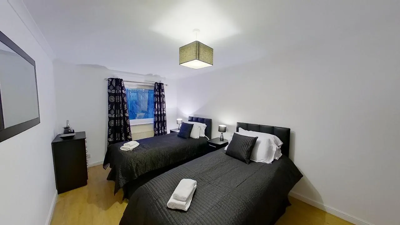 Apartamento Orange Town House - Shaw Road, Only 6 Minutes To City Centre Aberdeen