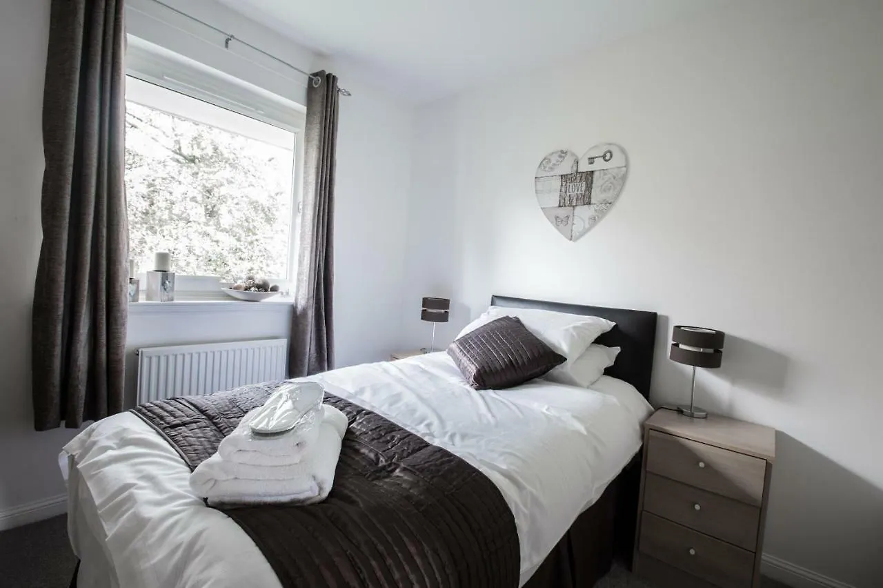 Orange Town House - Shaw Road, Only 6 Minutes To City Centre Aberdeen