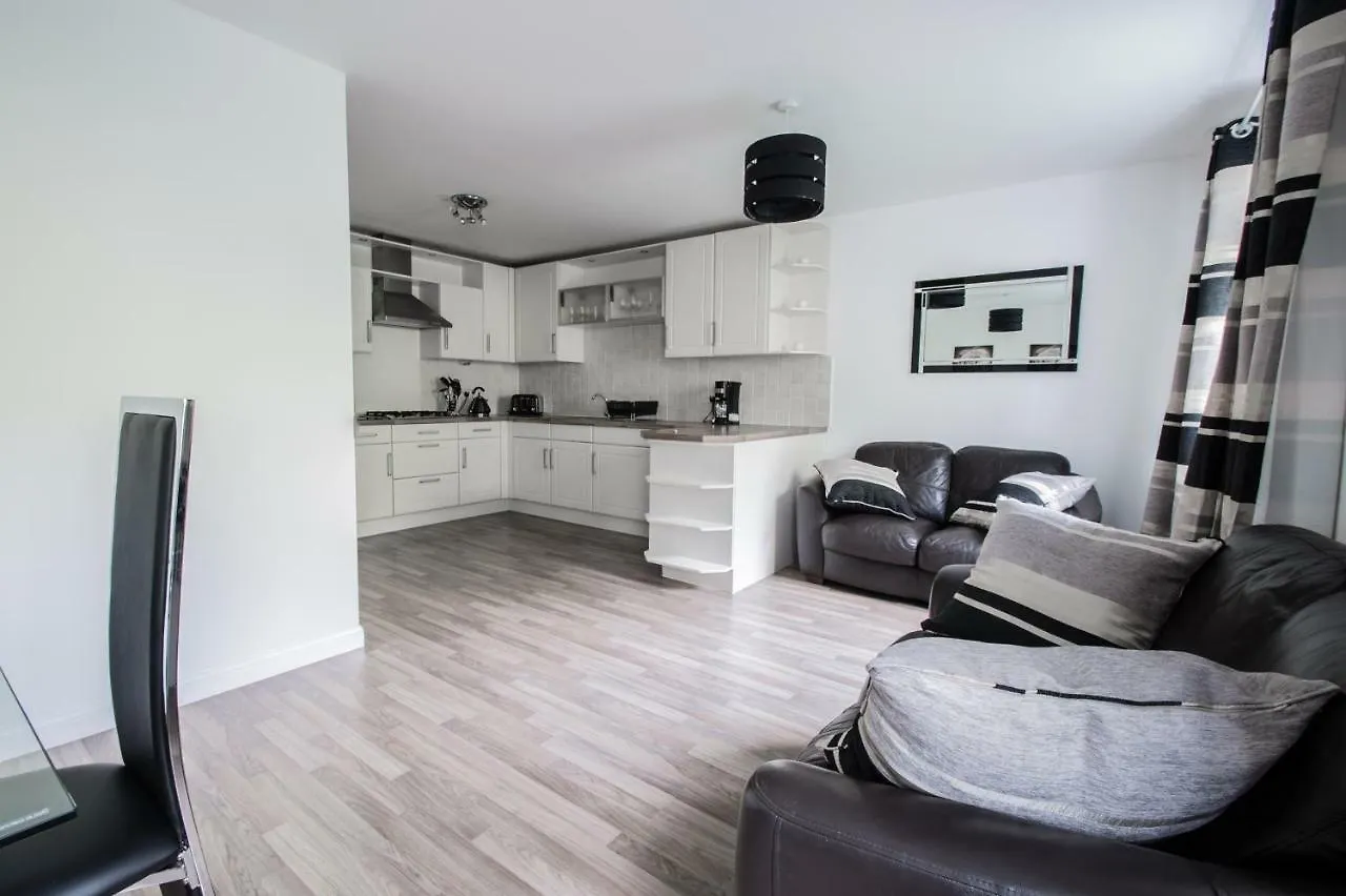 Apartamento Orange Town House - Shaw Road, Only 6 Minutes To City Centre Aberdeen