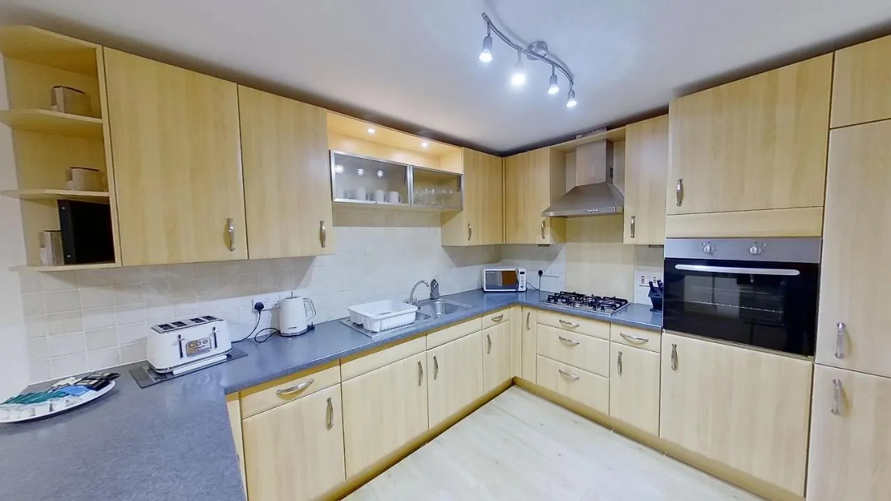 Orange Town House - Shaw Road, Only 6 Minutes To City Centre Aberdeen United Kingdom