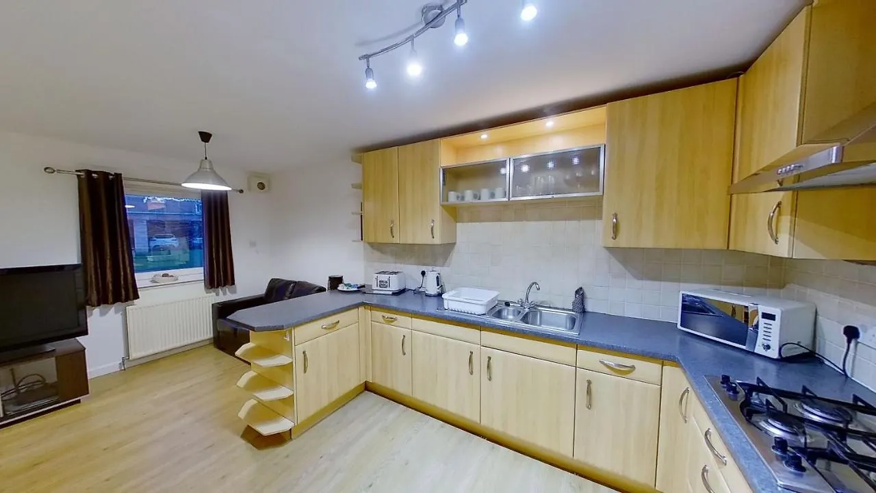 Orange Town House - Shaw Road, Only 6 Minutes To City Centre Aberdeen 0*,  United Kingdom