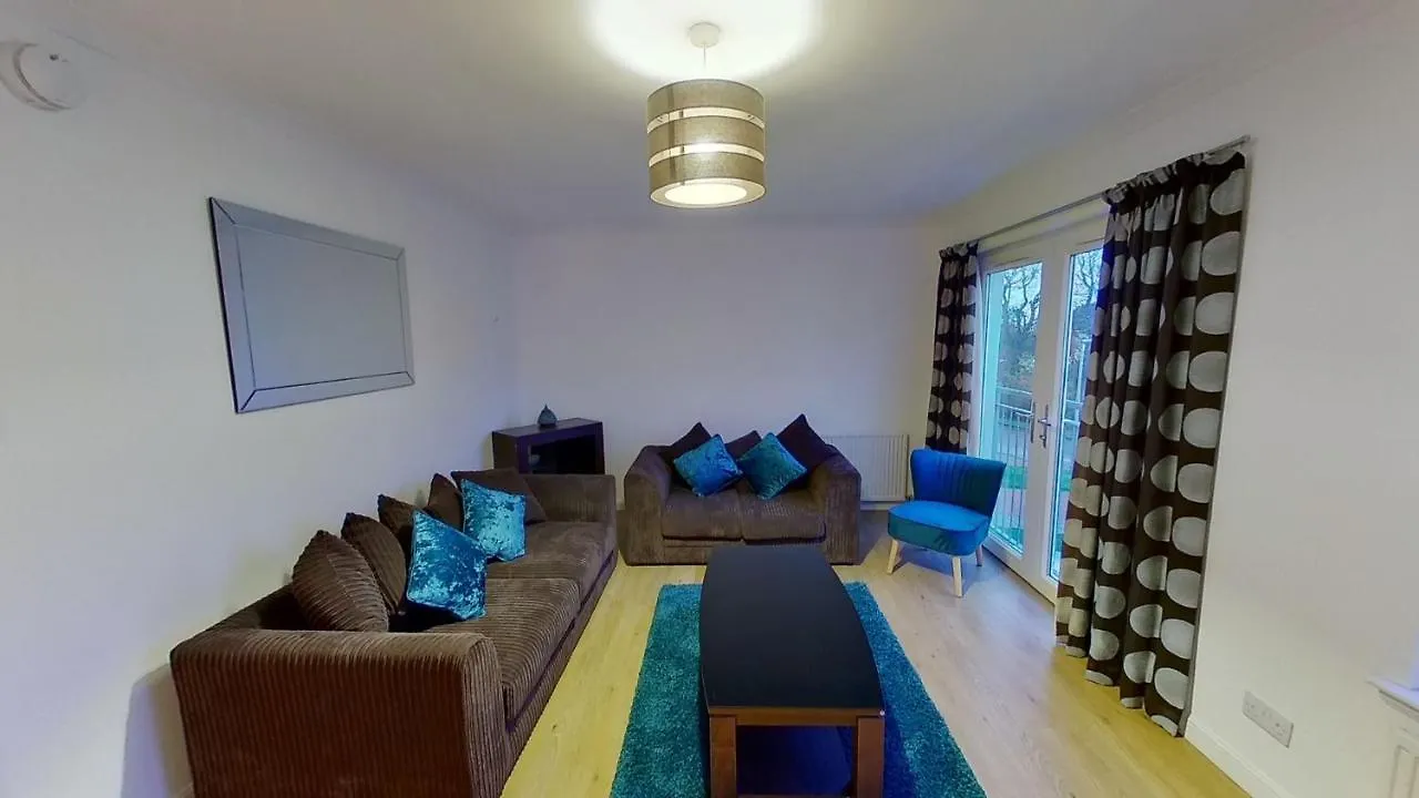 Orange Town House - Shaw Road, Only 6 Minutes To City Centre Aberdeen 0*,  United Kingdom