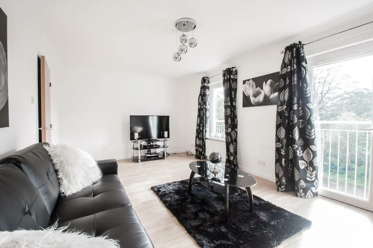 Orange Town House - Shaw Road, Only 6 Minutes To City Centre Aberdeen
