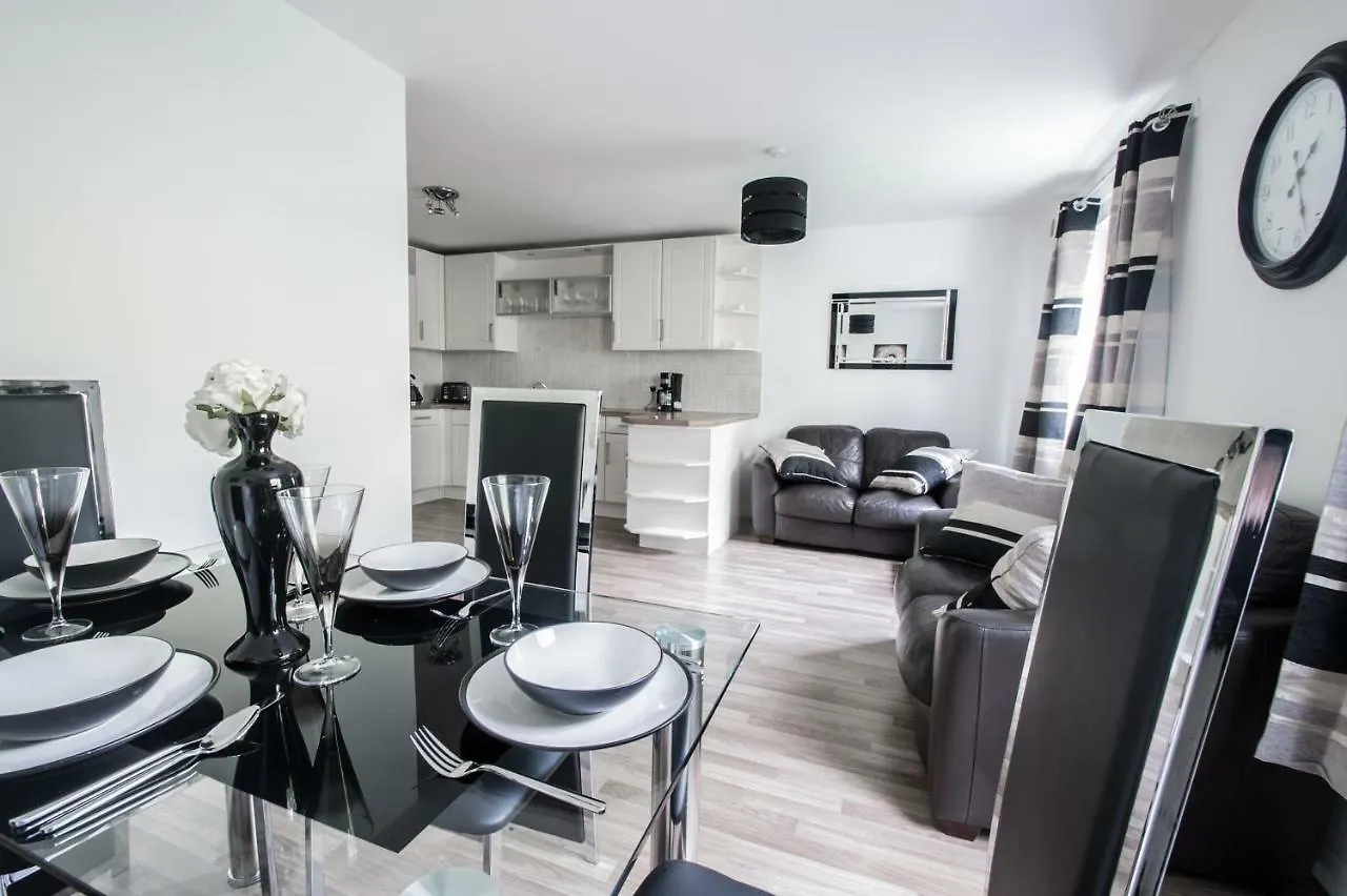 Apartment Orange Town House - Shaw Road, Only 6 Minutes To City Centre Aberdeen